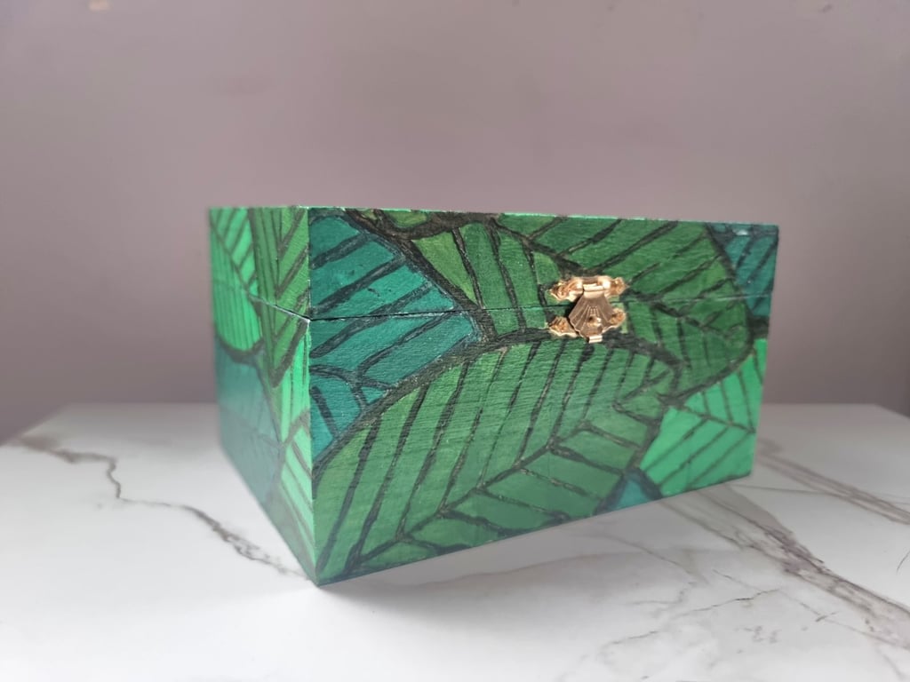 Green Leaf Trinket Box with Transparent Lid 