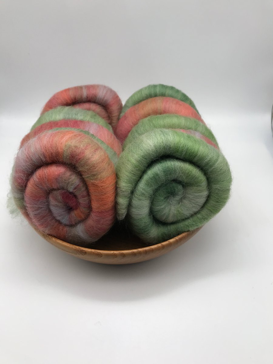 Rose Meadow Hand Blended Rolags Merino & Corriedale - 100g