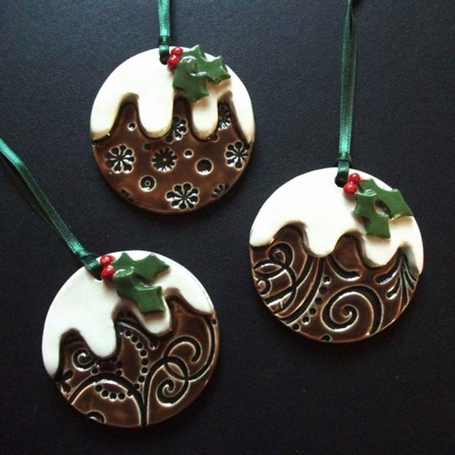Set of 3 ceramic Xmas pudding decorations