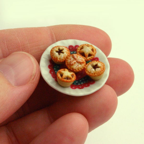 Mince pie plate Brooch