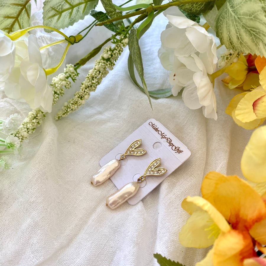 Charming Sticky Freshwater Pearl Earrings with Heart-Shaped Studs