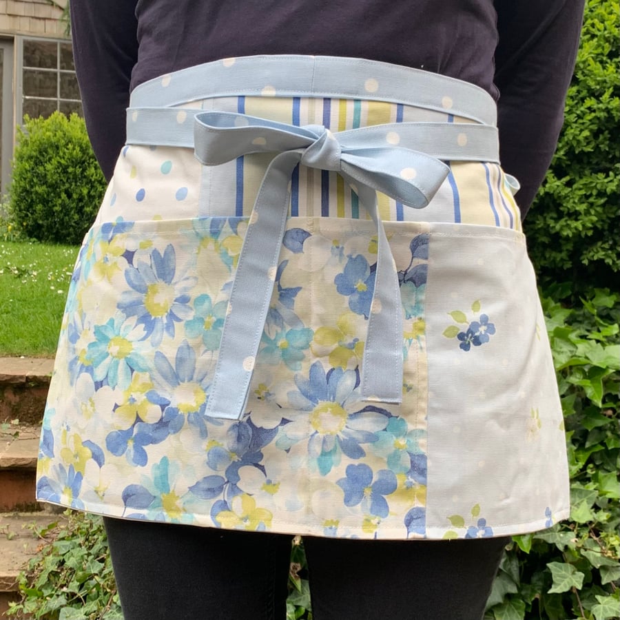 Flowers and spots half apron