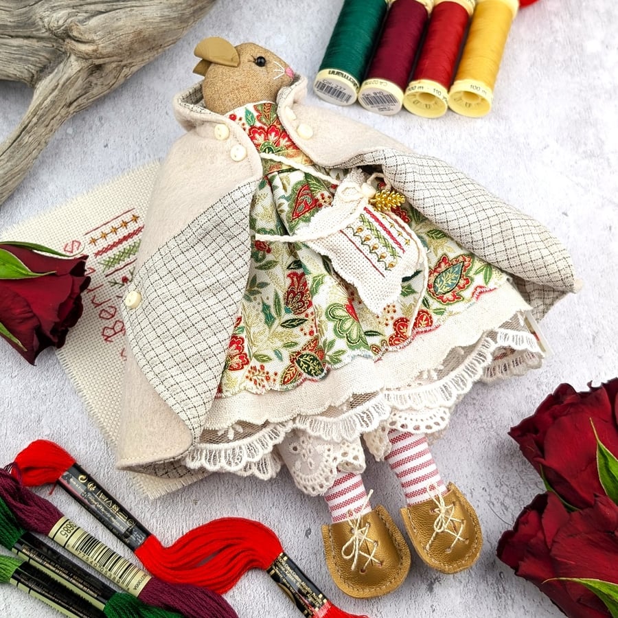 Snowflake, A Christmas Mouse in a Winter Cape