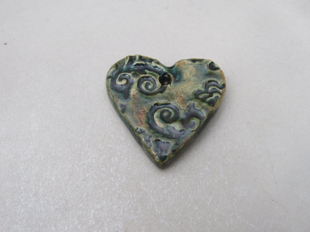 Medium Forest Green Brocade Texture Heart Shaped Ceramic Pendant