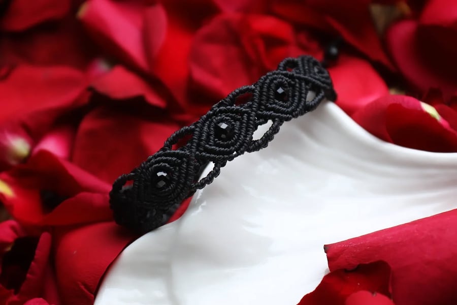 Macrame barcelet with Tourmaline.