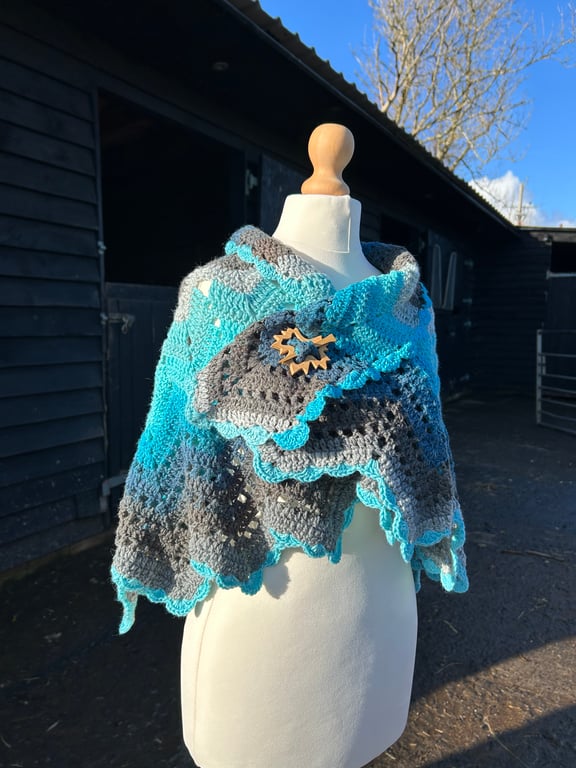 Half Star Crescent Lace Shawl Wrap in Blues and Turquoise