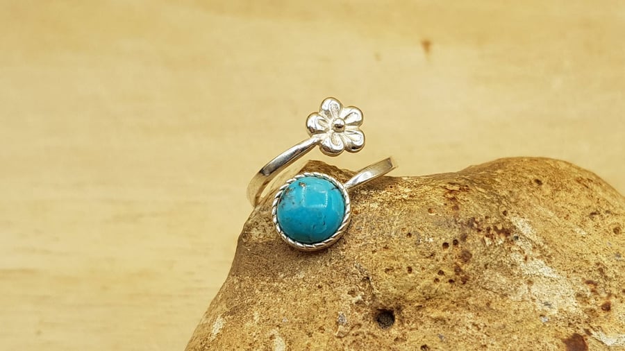 Turquoise flower ring. Adjustable. December Birthstone