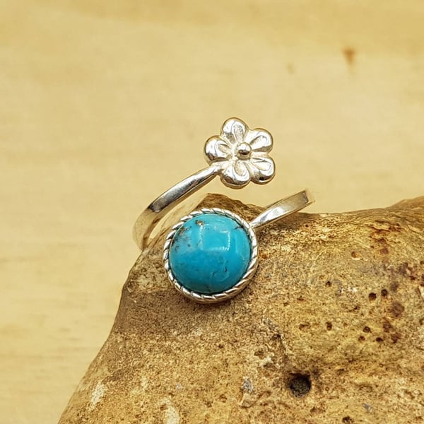 Turquoise flower ring. Adjustable. December Birthstone