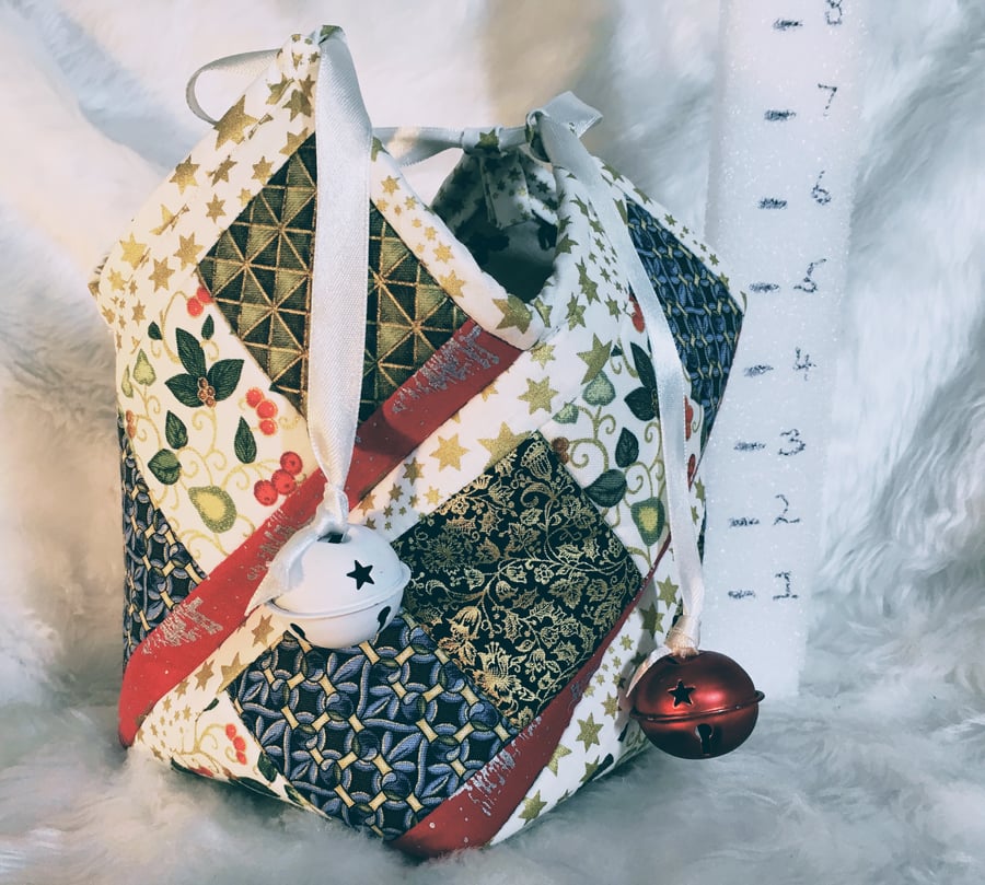 SAVE 4.00  Re-usable Quilted Christmas Gift and Project Bag