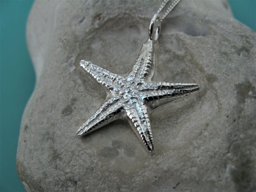Solid silver starfish pendant