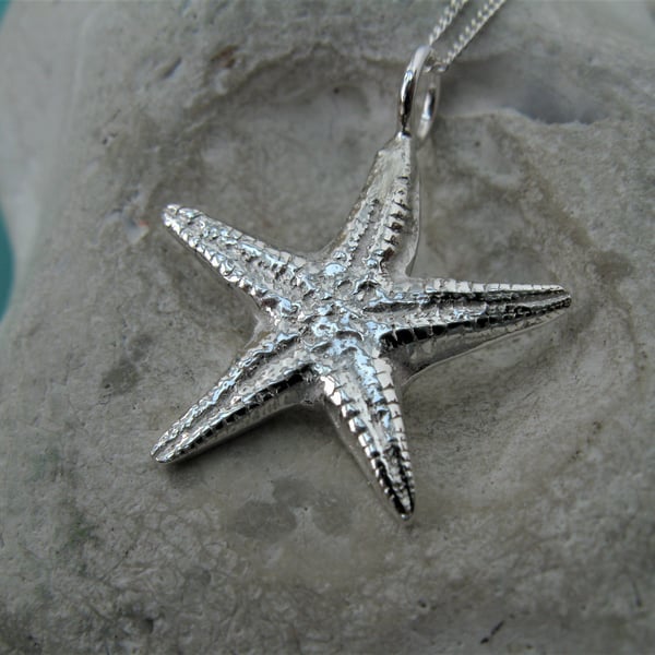Solid silver starfish pendant
