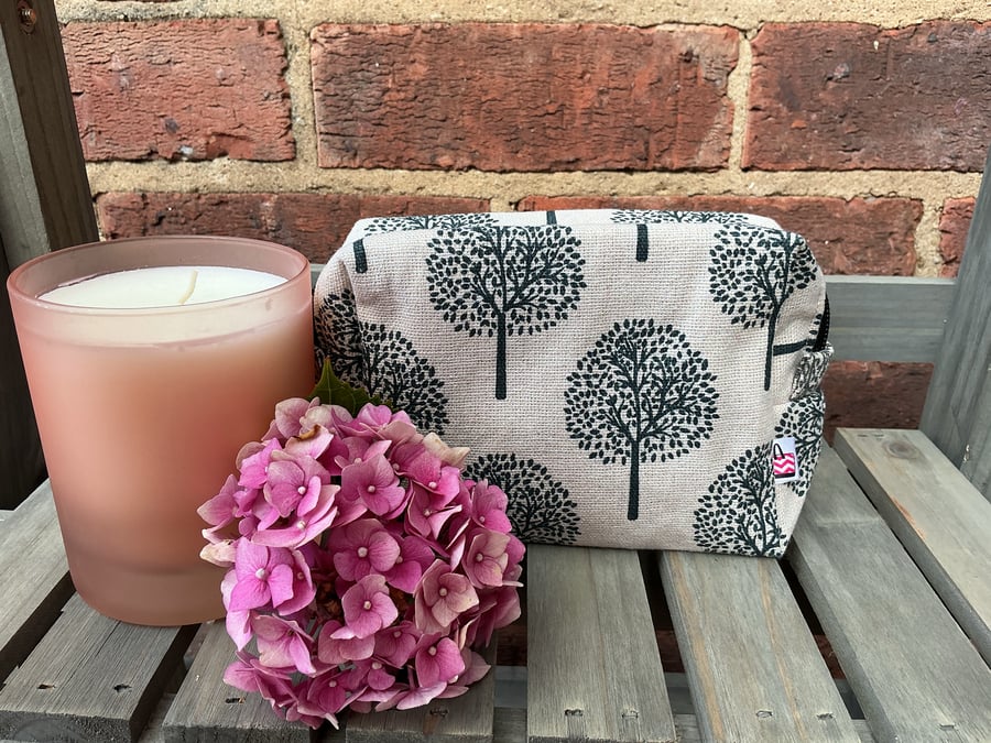 Black Mulberry Tree Box Pouch