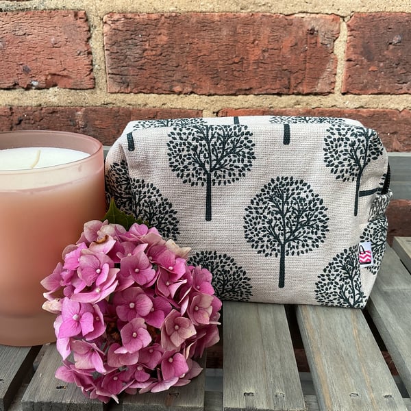 Black Mulberry Tree Box Pouch