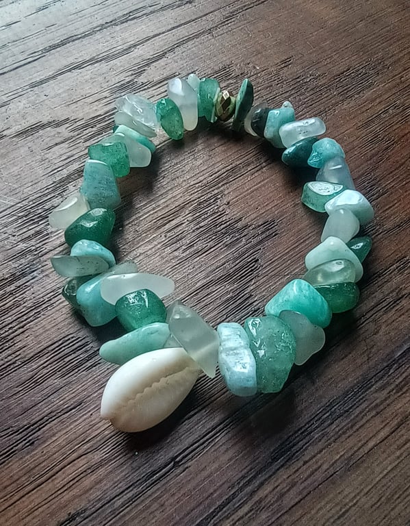 "Sea Mist" - Stretchy crystal chip and sea shell bracelet 