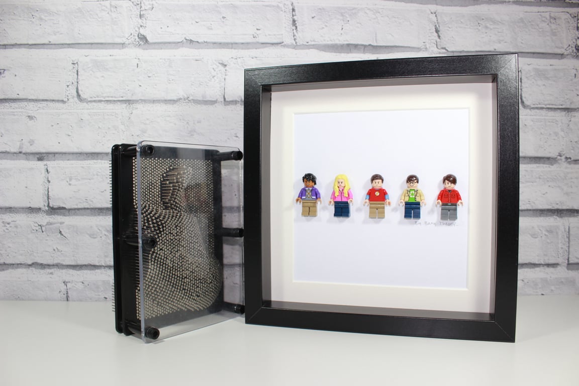 THE BIG BANG THEORY - FRAMED MINIFIGURES - AWESOME ART