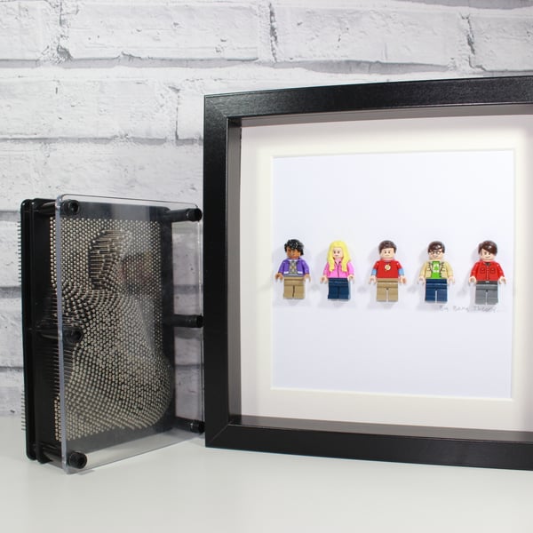 THE BIG BANG THEORY - FRAMED MINIFIGURES - AWESOME ART