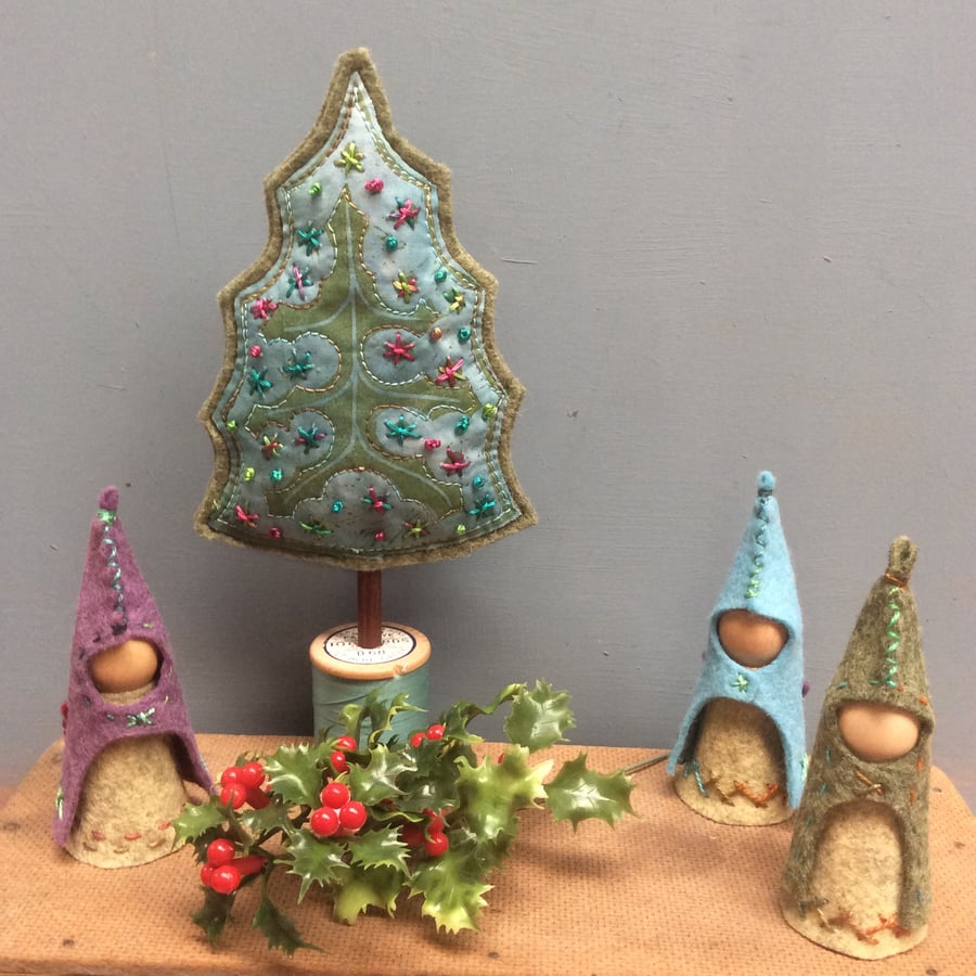 Cotton reel Christmas tree - Pale green   bobbin 