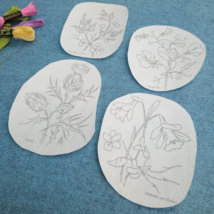 Embroidery motif sticker - Set of 4 vintage style small flower transfers