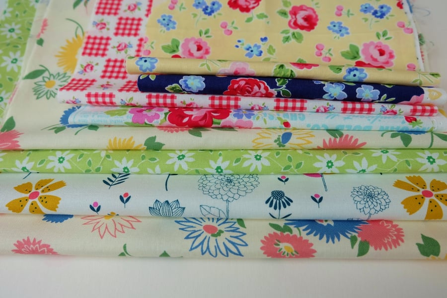 Retro Floral Fabric Bundle, 100% Cotton, Crafts, Destash Flowery Fabrics Pack