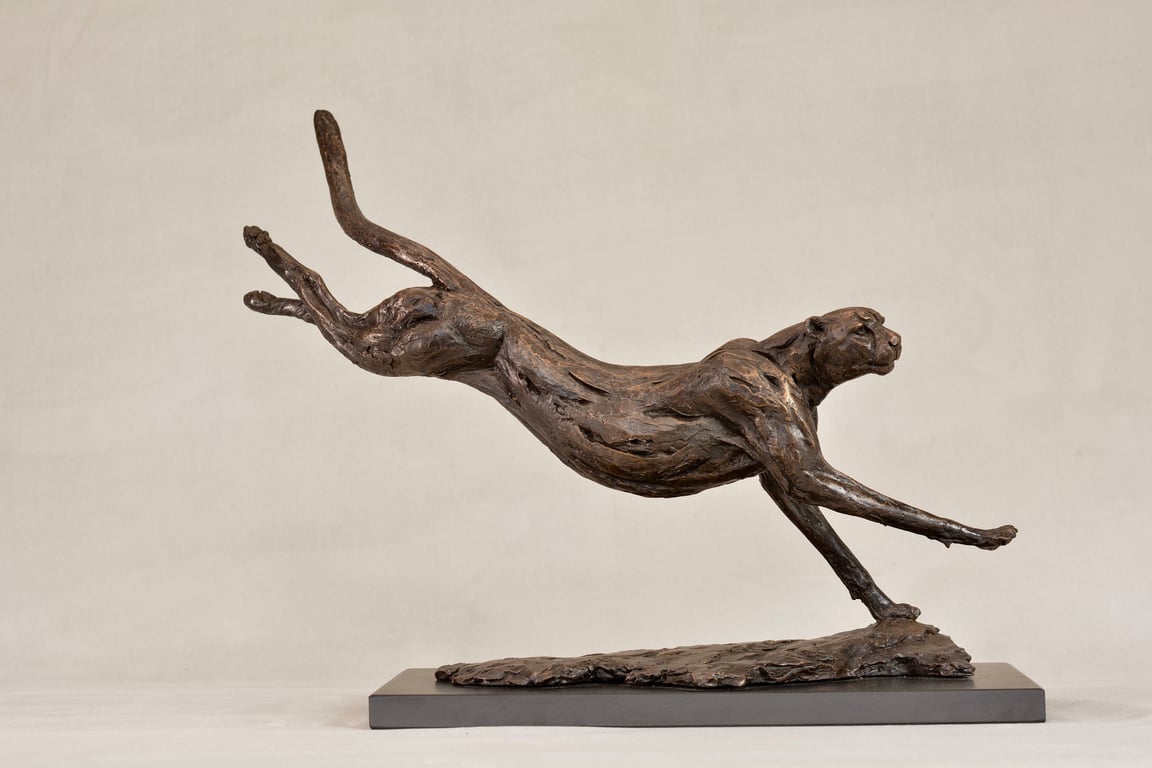Running Cheetah Animal Statue Small Bronze Resin Ornament Sculpture