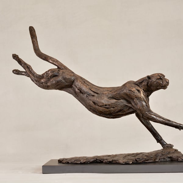 Running Cheetah Animal Statue Small Bronze Resin Ornament Sculpture