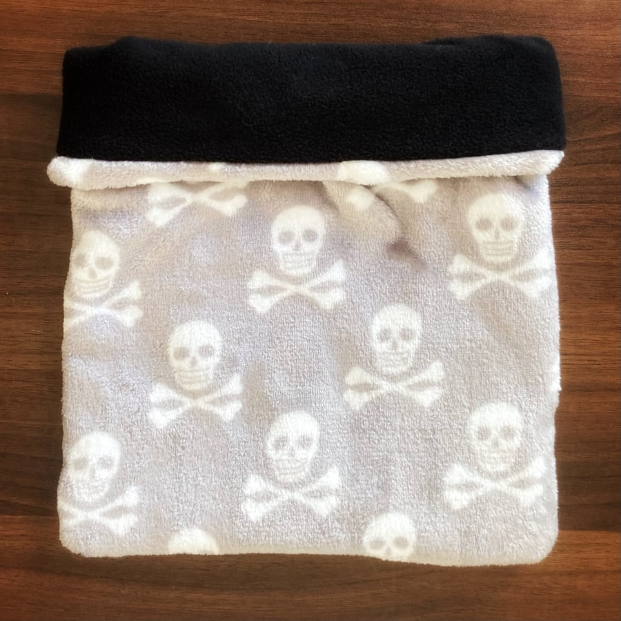 Reversible Snuggle Sack - For Small Animals - Black, Skull and Crossbones