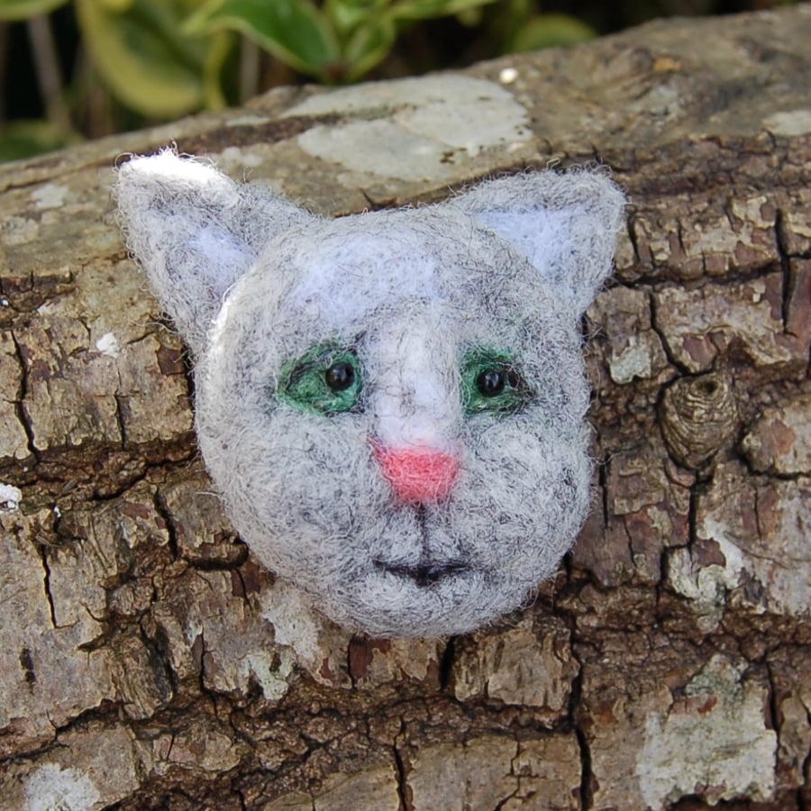 Grey cat, Needle felt  brooch -  jewellery wool badge wool art 
