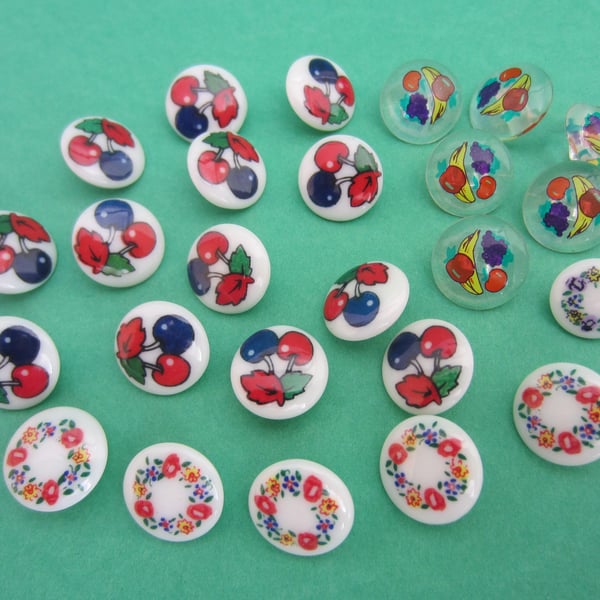 Lot of 25 Vintage Novelty Buttons - Fruit and Flowers.