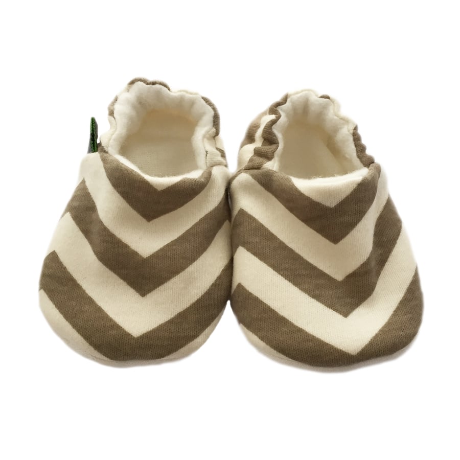 ORGANIC Birch SKINNY CHEVRONS BEIGE Kids Slippers Pram Shoes BABY GIFT IDEA 0-9Y