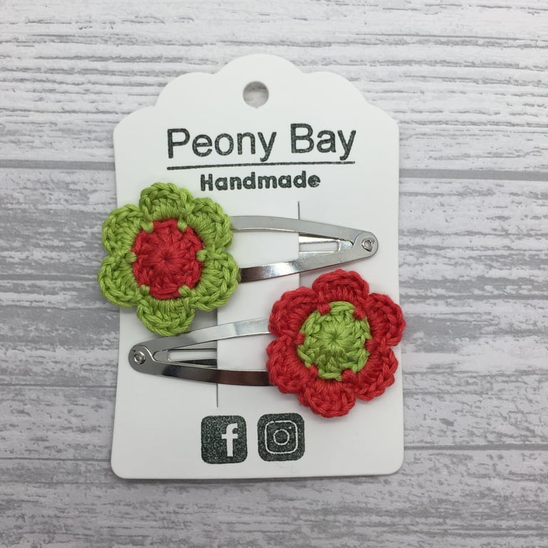Flower hair clips in green & orange, crocheted flowers