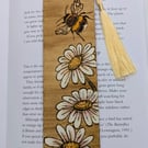 Pyrography Bee and daisies wooden bookmark, gift for a bee lover
