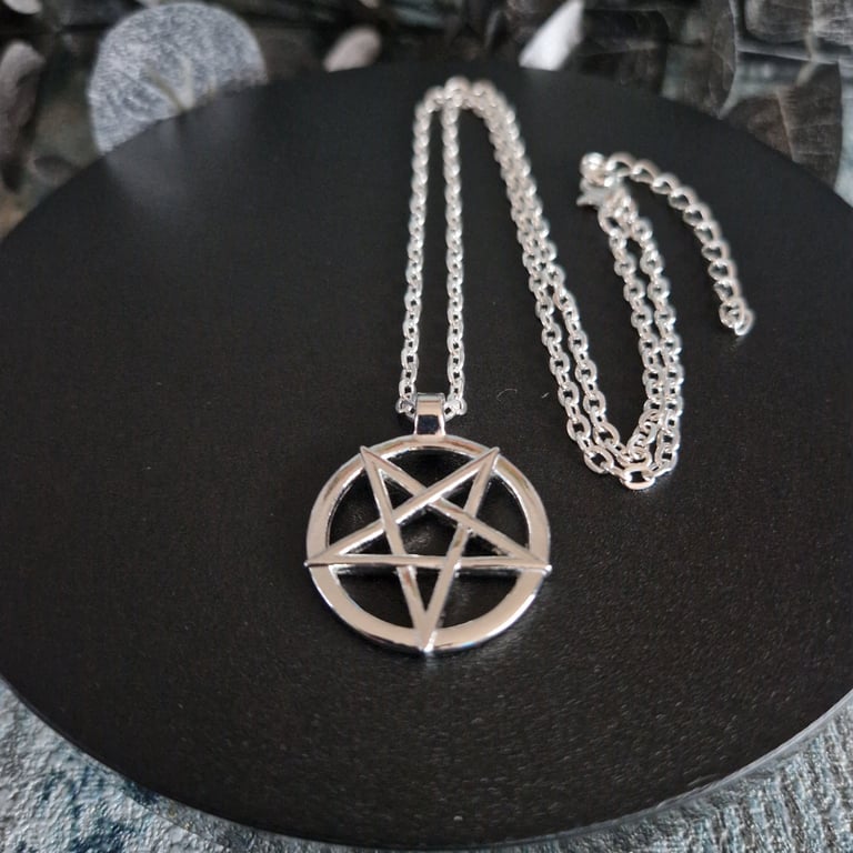 Inverted Pentagram Occult Necklace 18 inch Chain