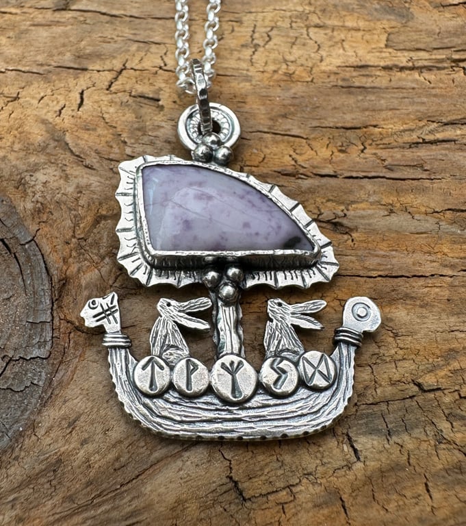 Hare Viking Ship with Tiffany Stone