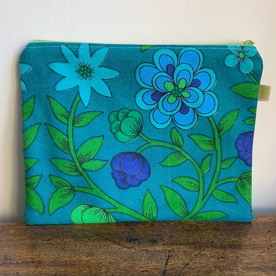 Vintage Roundelay zip pouch