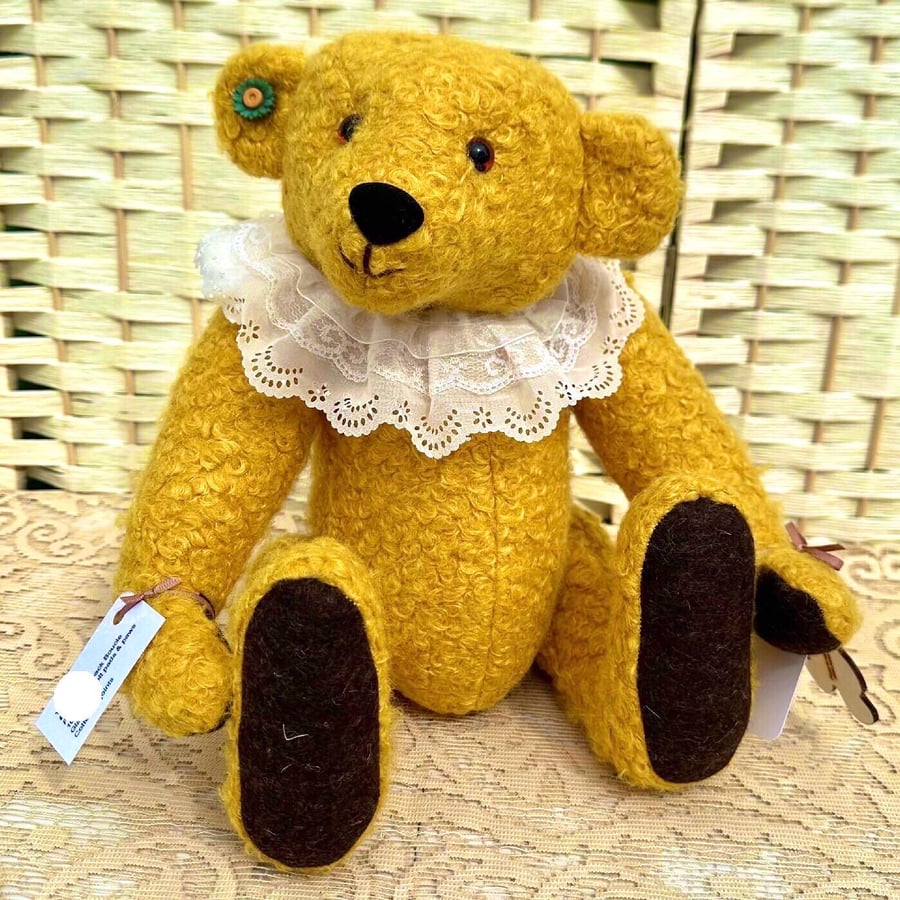 Tabitha: Collectable Boucle Artist Bear 40cm (15.75”)