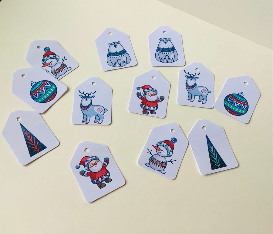 Mini Xmas Gift Tags,Message Tags, pk of 30, Festive Friends Themed Xmas Tags
