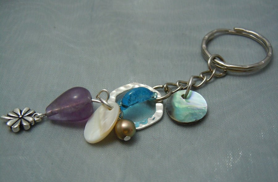 Keyring & bag charm in silver tone metal with Mother of Pearl