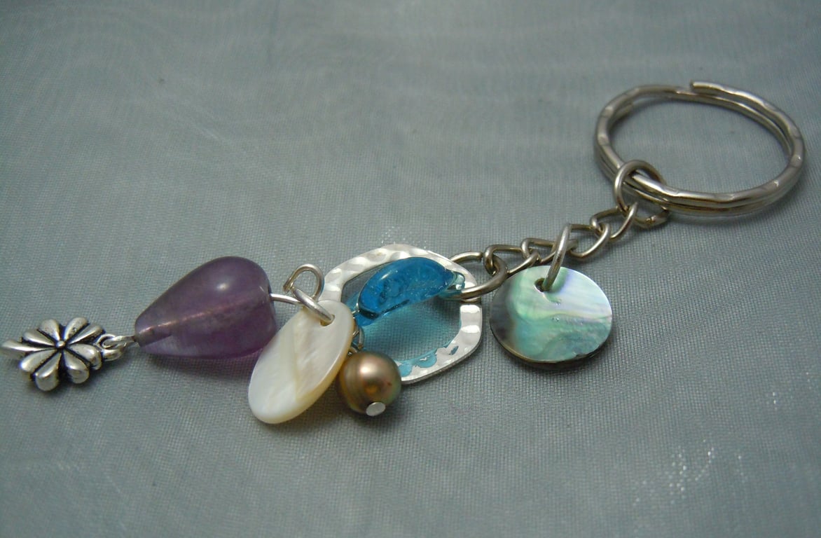 Keyring & bag charm in silver tone metal with Mother of Pearl
