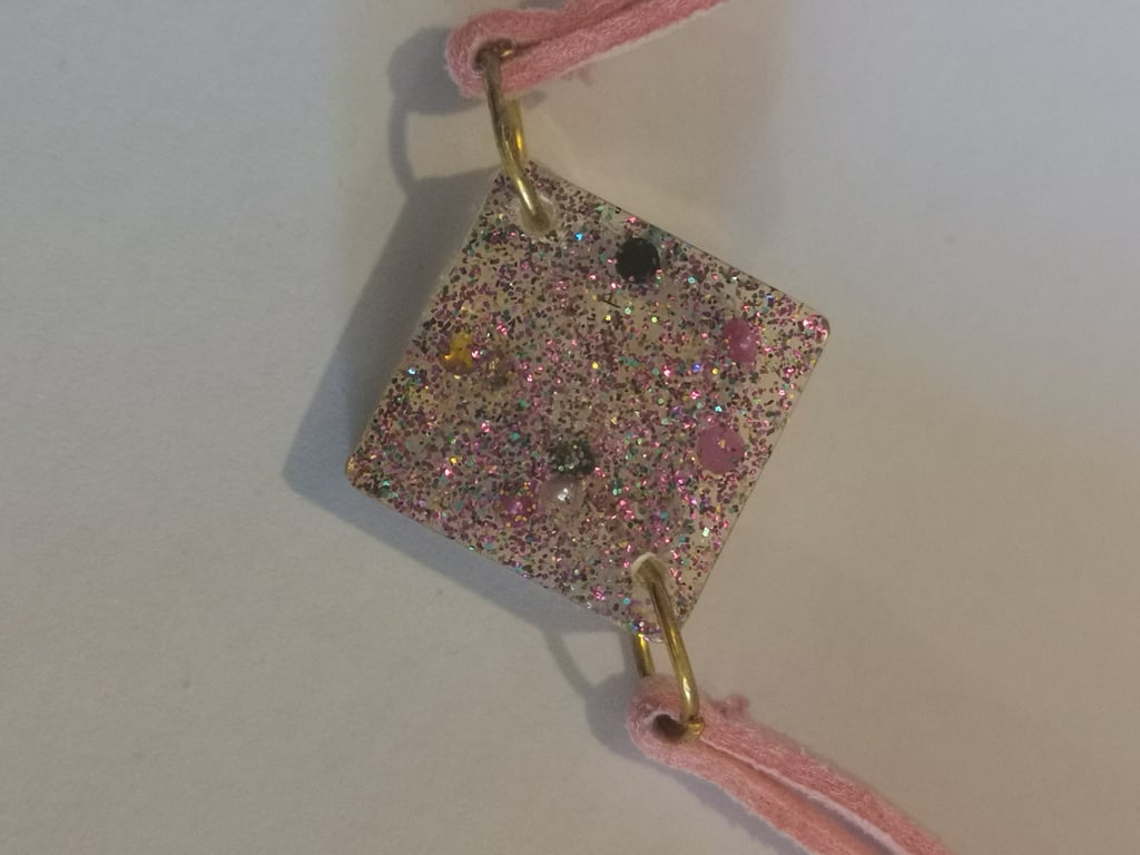 Capsule of glitter
