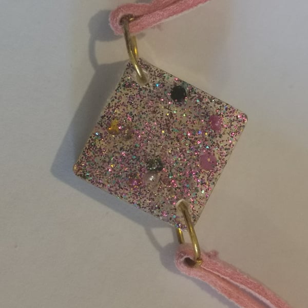 Capsule of glitter