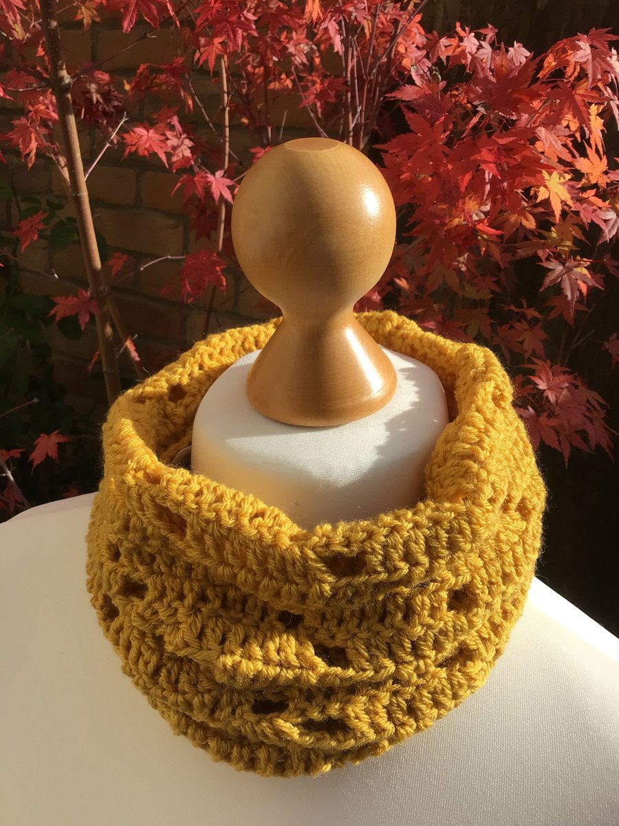  Snood in acrylic & merino wool, colour Mustard
