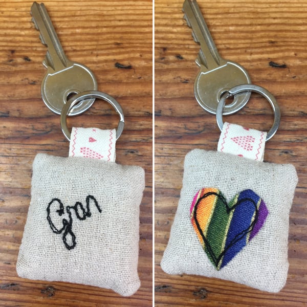 Gran keyring - Rainbow heart - Emboidered linen & lavender key ring