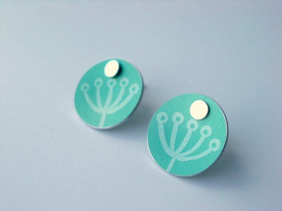 Green cow parsley studs