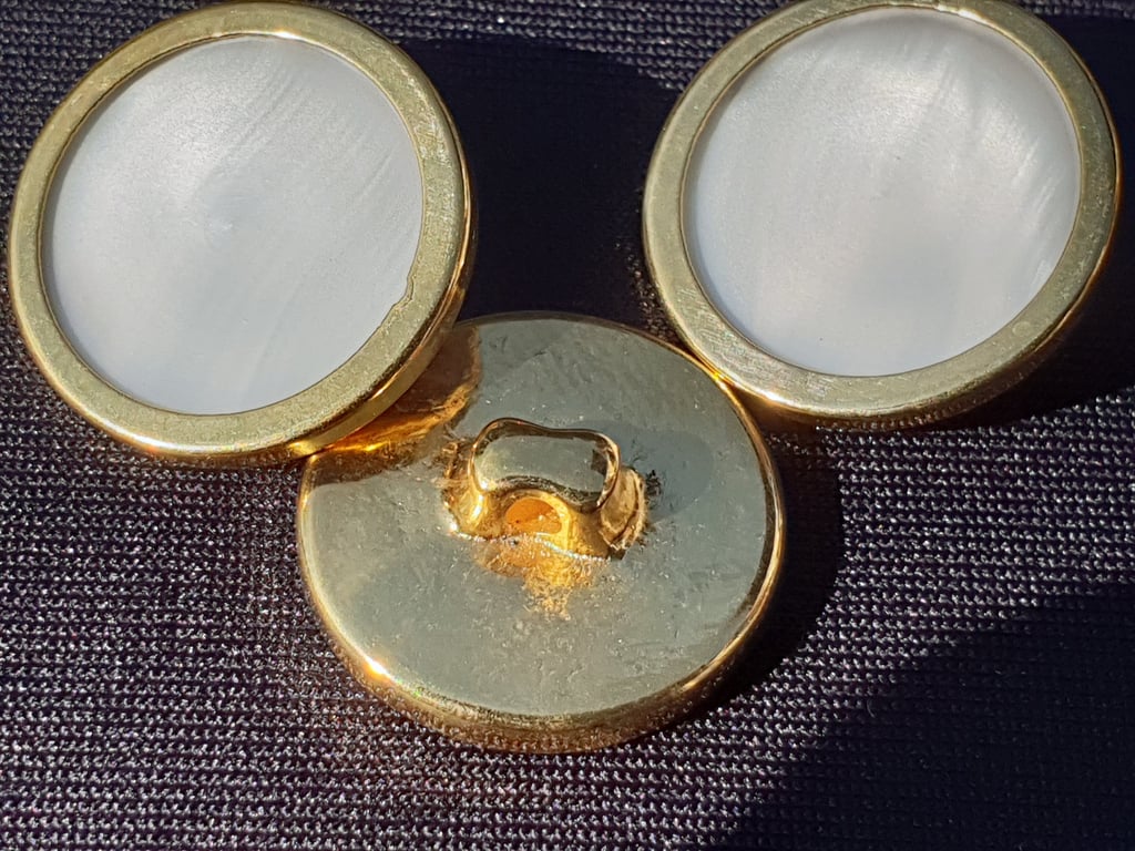 19mm 30L Gold & Pearl Buttons from Canada
