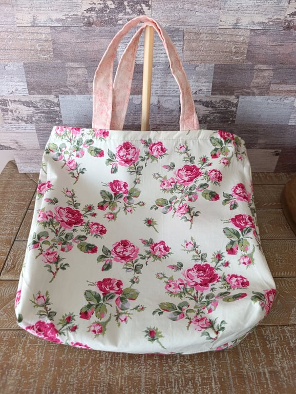 Reversible floral tote bag