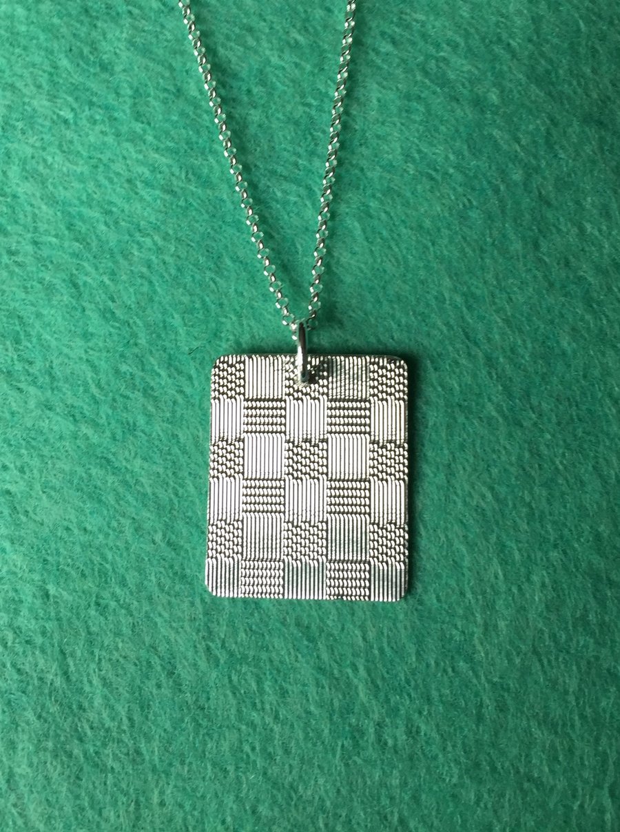Oblong checkerboard silver necklace