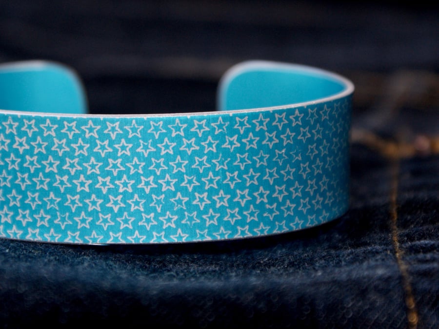 Star pattern aluminium cuff turquoise