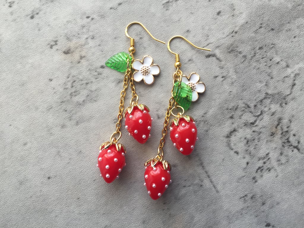 Strawbery Earrings, Dangle Food Earrings, Fruit Jewellery, Red