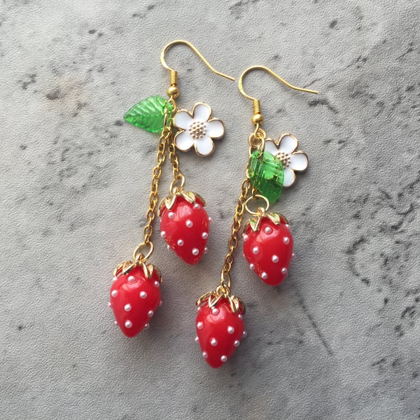 Strawbery Earrings, Dangle Food Earrings, Fruit Jewellery, Red