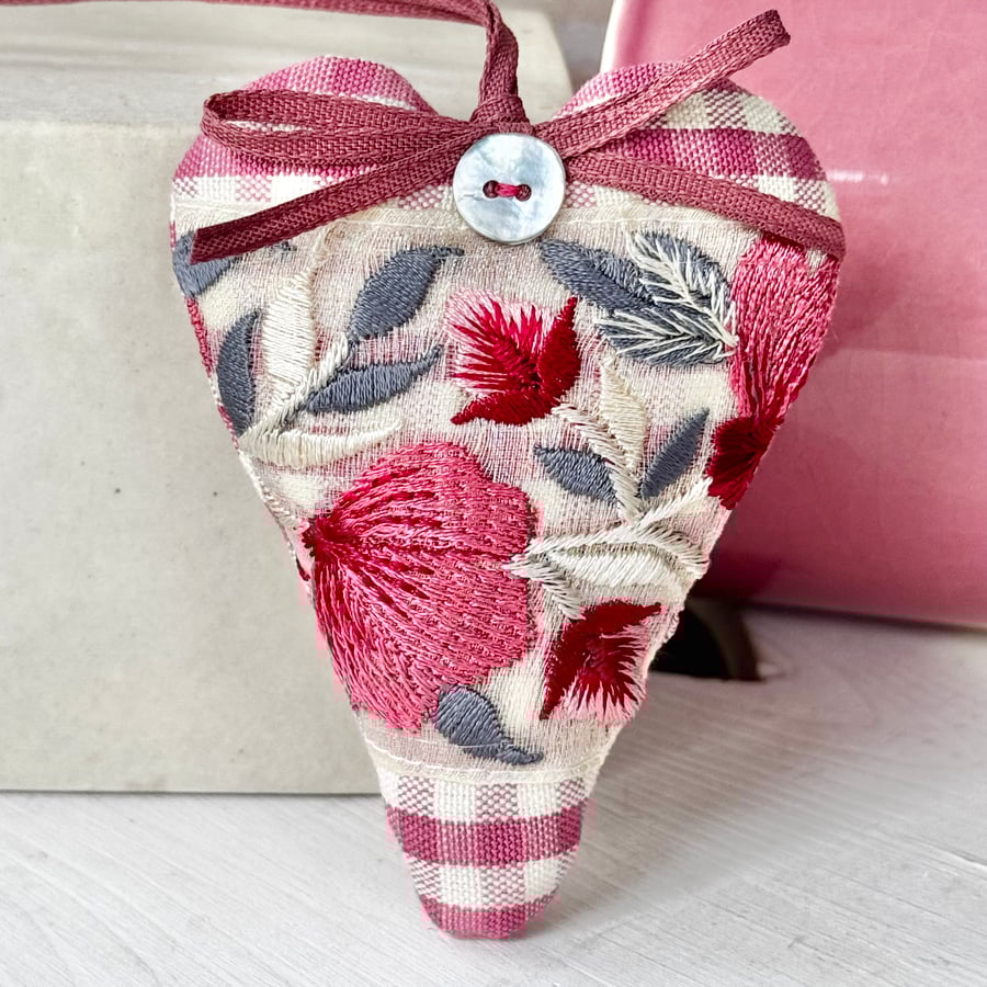 VALENTINES LOVE HEART DECORATION - rose pink gingham